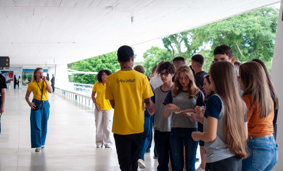 MON oferece visita guiada aos seus visitantes