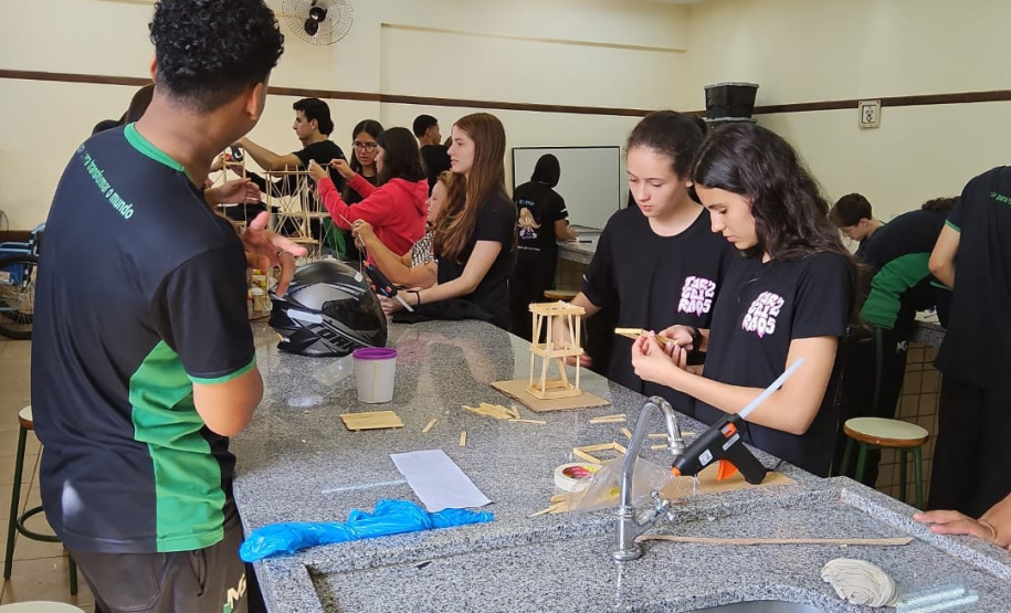 Programa Investigação Saeb promove aprendizagem integrada e prepara estudantes para avaliação
