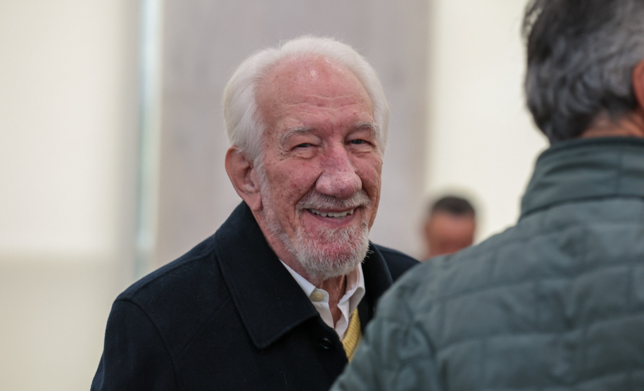 VICE ENTREGA TABLETS EDUCAÇÃO