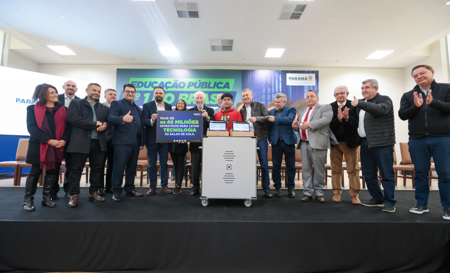 VICE ENTREGA TABLETS EDUCAÇÃO