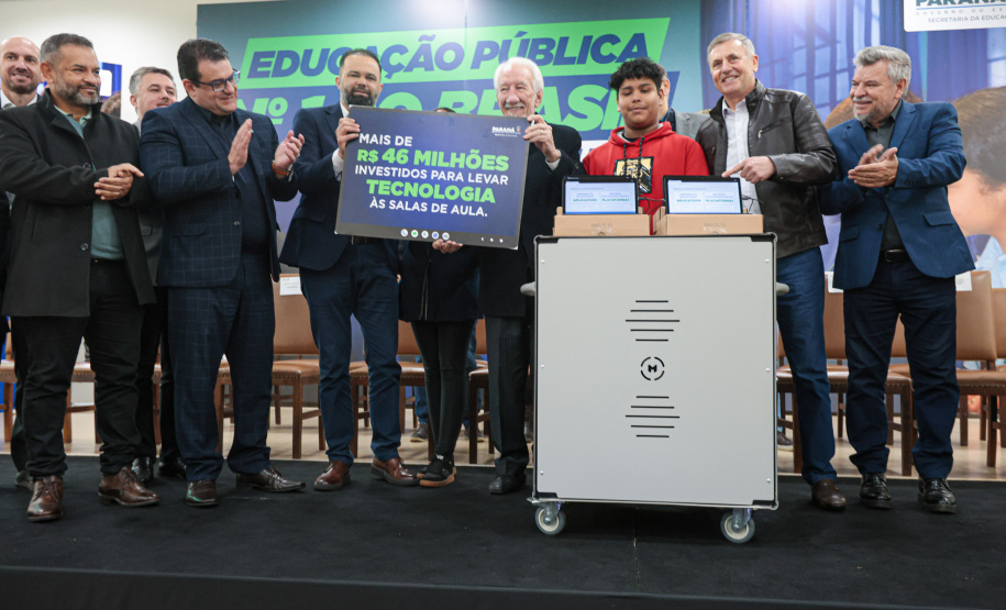 VICE ENTREGA TABLETS EDUCAÇÃO