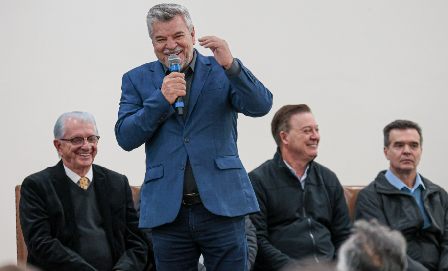 VICE ENTREGA TABLETS EDUCAÇÃO