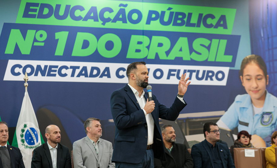 VICE ENTREGA TABLETS EDUCAÇÃO