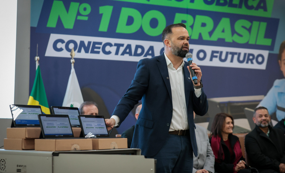 VICE ENTREGA TABLETS EDUCAÇÃO