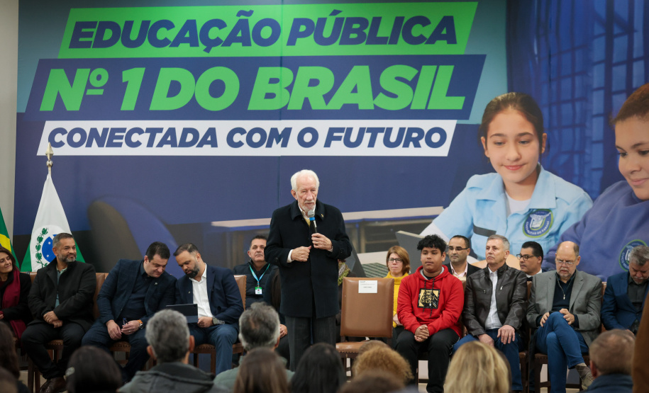 VICE ENTREGA TABLETS EDUCAÇÃO