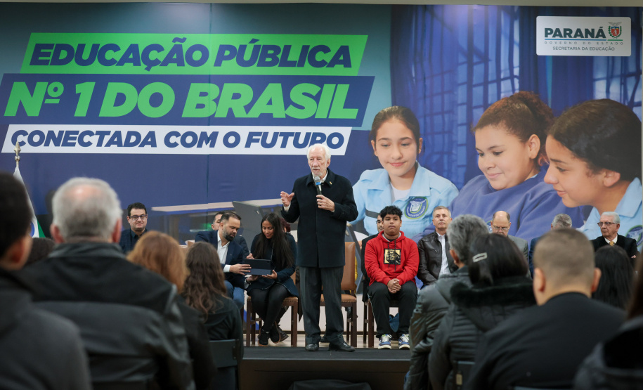 VICE ENTREGA TABLETS EDUCAÇÃO