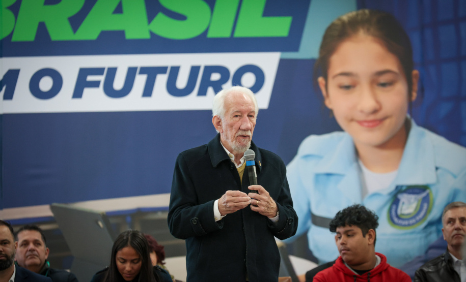 VICE ENTREGA TABLETS EDUCAÇÃO