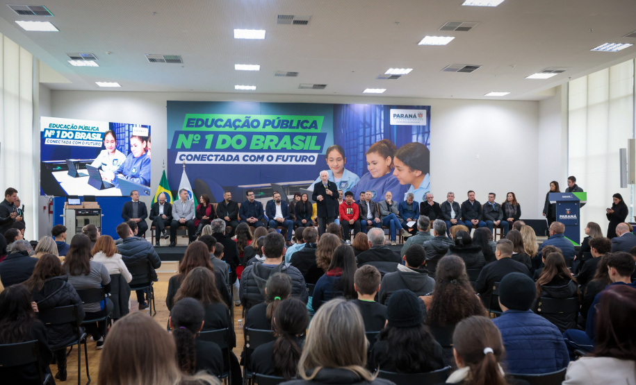 VICE ENTREGA TABLETS EDUCAÇÃO