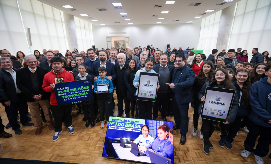 VICE ENTREGA TABLETS EDUCAÇÃO