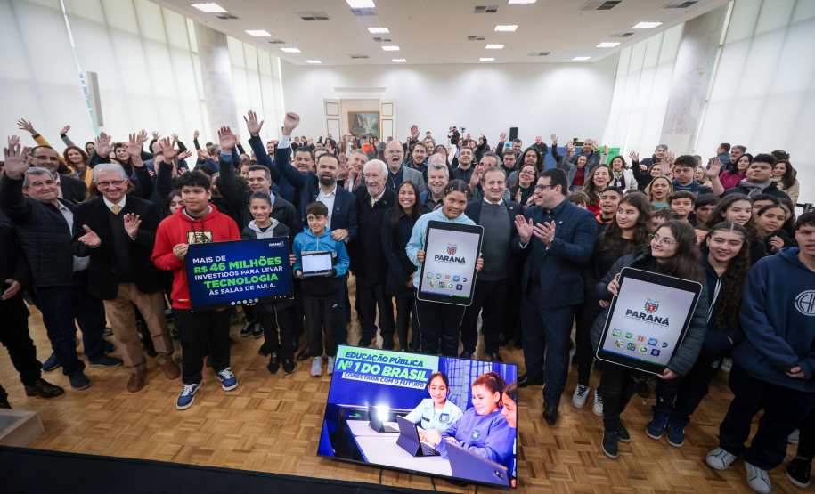 VICE ENTREGA TABLETS EDUCAÇÃO