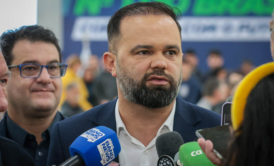 VICE ENTREGA TABLETS EDUCAÇÃO