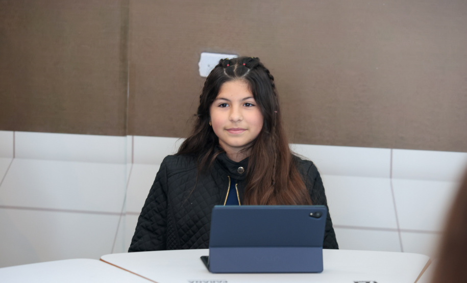 VICE ENTREGA TABLETS EDUCAÇÃO