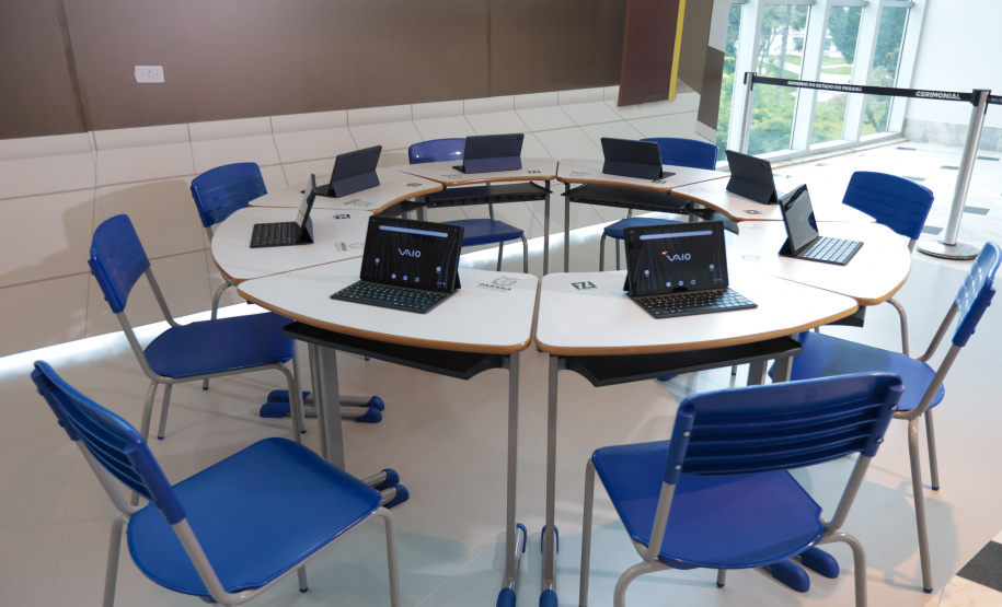 VICE ENTREGA TABLETS EDUCAÇÃO