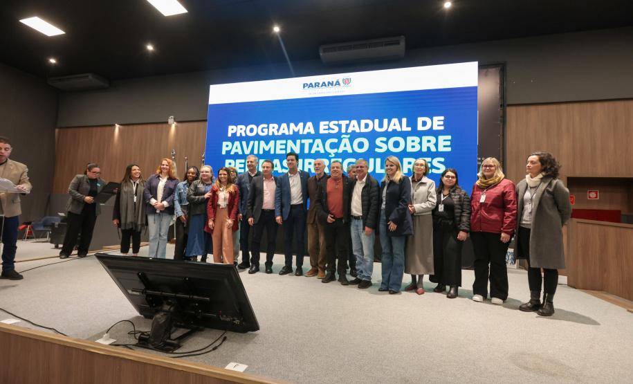 Estado investirá R$ 977 milhões em programa de pavimentação em ruas com pedras irregulares