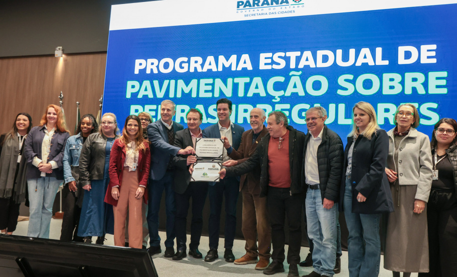 Estado investirá R$ 977 milhões em programa de pavimentação em ruas com pedras irregulares