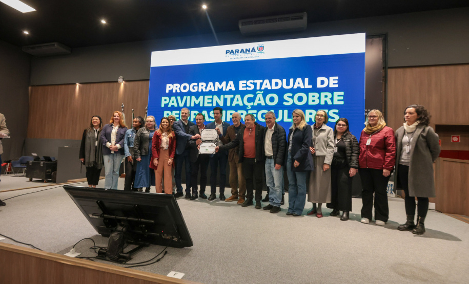 Estado investirá R$ 977 milhões em programa de pavimentação em ruas com pedras irregulares