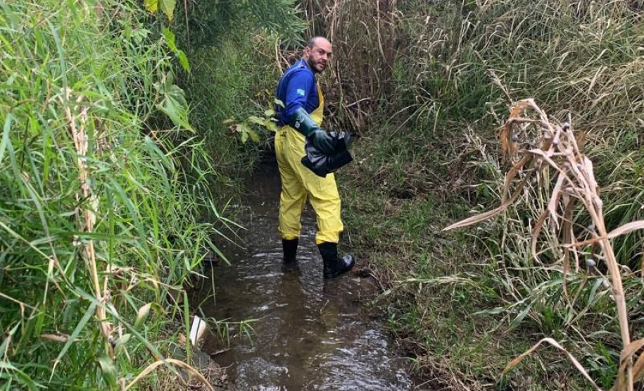 Sanepar e Prefeitura de Araucária promovem mutirão ambiental no córrego Vila Velha