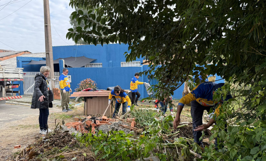 Sanepar e Prefeitura de Araucária promovem mutirão ambiental no córrego Vila Velha