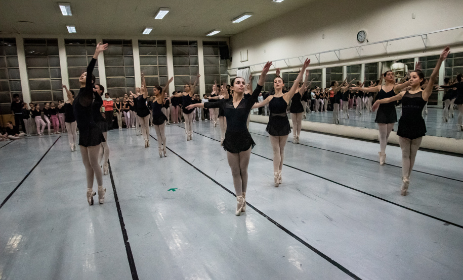 TEATRO GUAÍRA - Estreia neste fim de semana “ALGO/RITMO” , o novo espetáculo da Escola de Dança Teatro Guaíra