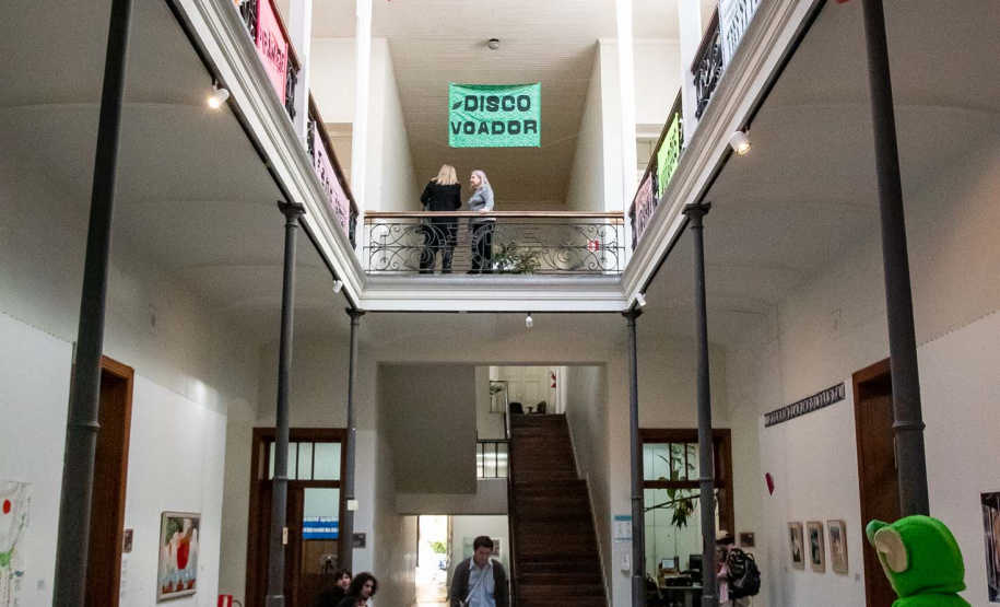 MAC Paraná | Visita mediada e bate-papo na exposição TUDO BEM BOMBOM