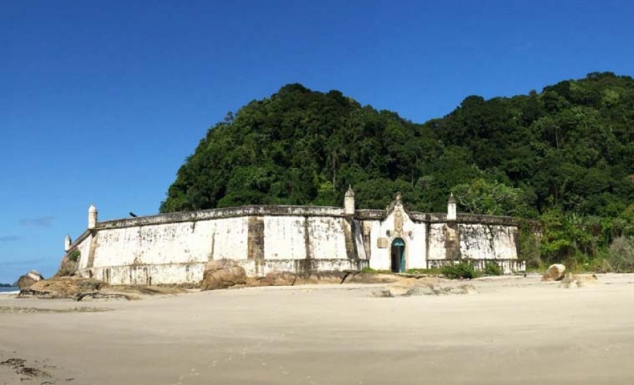 Convênio entre a Portos do Paraná e UFPR promove estudo inédito de preservação do patrimônio histórico na Ilha do Mel