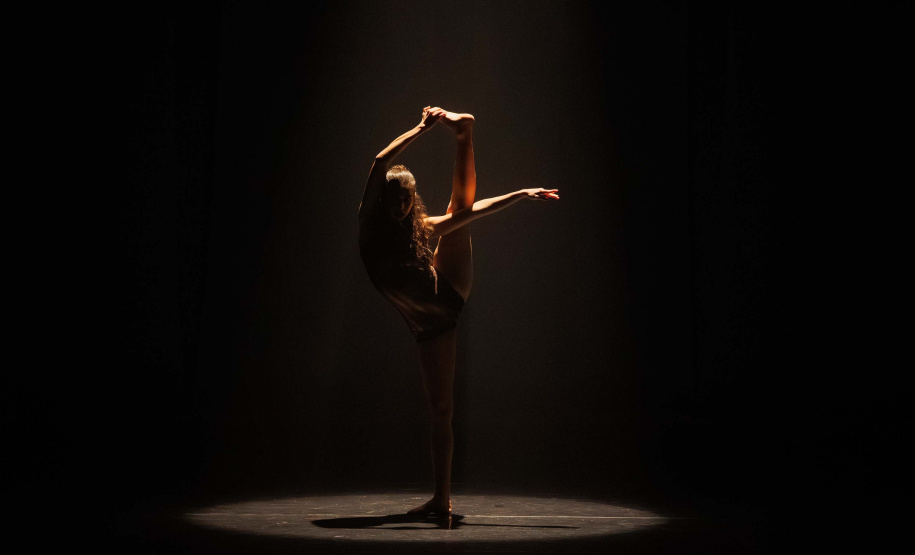 Espetáculo "ALGO/RITMO" lota o Guairinha e emociona público com proposta potente e atual