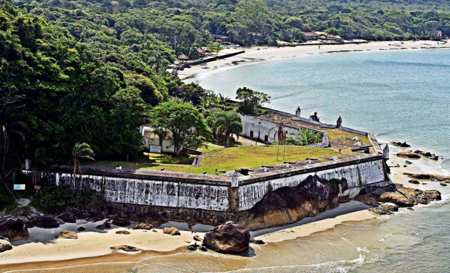 Convênio entre a Portos do Paraná e UFPR promove estudo inédito de preservação do patrimônio histórico na Ilha do Mel