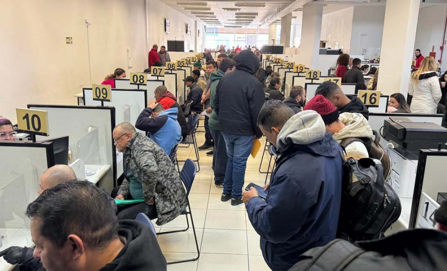 Mutirão de Empregos na Saúde oferece mais de 500 vagas em Curitiba, que já registrou mais de 16 mil contratações na área só em 2025