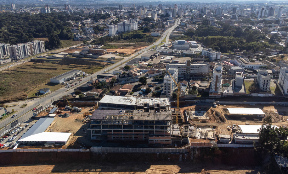 São José dos Pinhais, 18 de julho de 2025 - Construção do Hospital e Maternidade SJP, na Região Metropolitana de Curitiba (RMC).