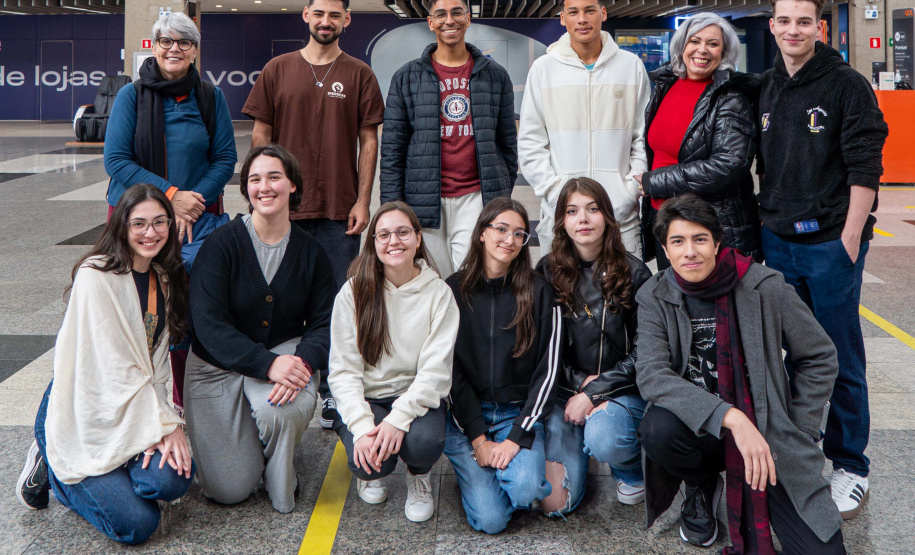 Estudantes paranaenses embarcam para Portugal para participar de programa internacional