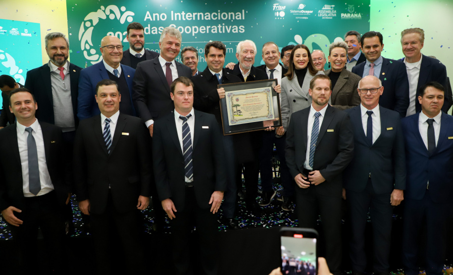 EXPOSIÇÃO 100 ANOS FRISIA