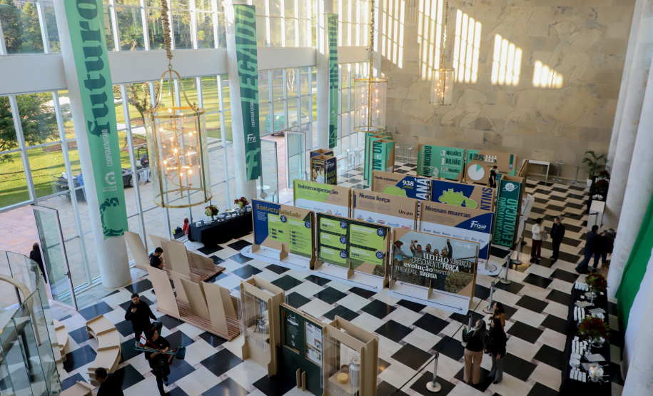 EXPOSIÇÃO 100 ANOS FRISIA