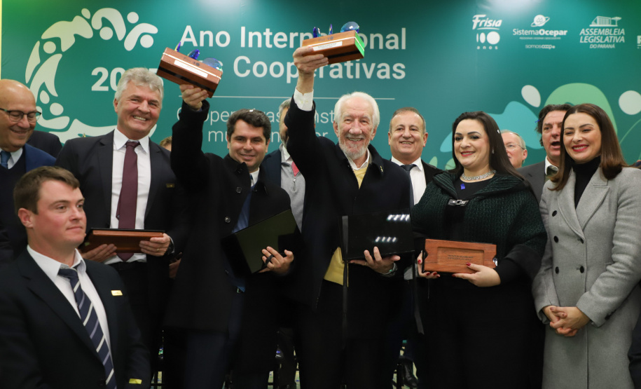 EXPOSIÇÃO 100 ANOS FRISIA