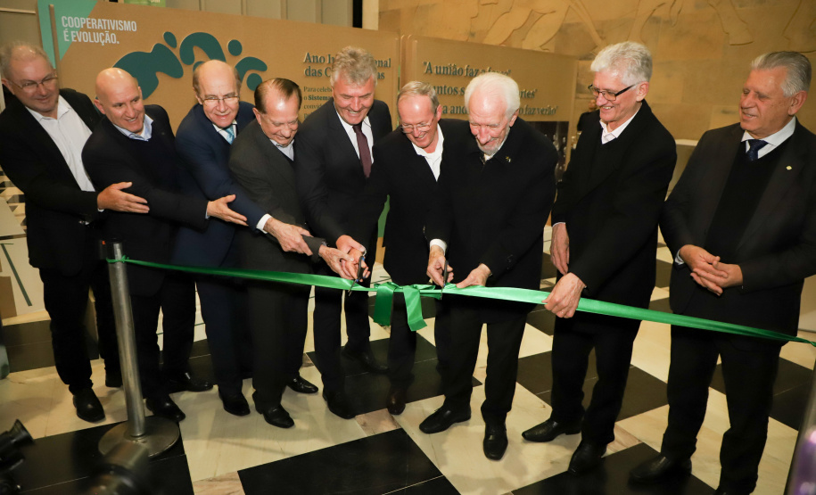 EXPOSIÇÃO 100 ANOS FRISIA