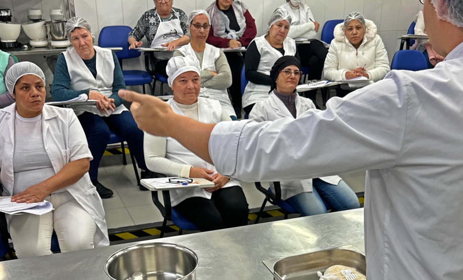 Receita de sucesso: Governo do Paraná capacita milhares de merendeiras em formação inédita