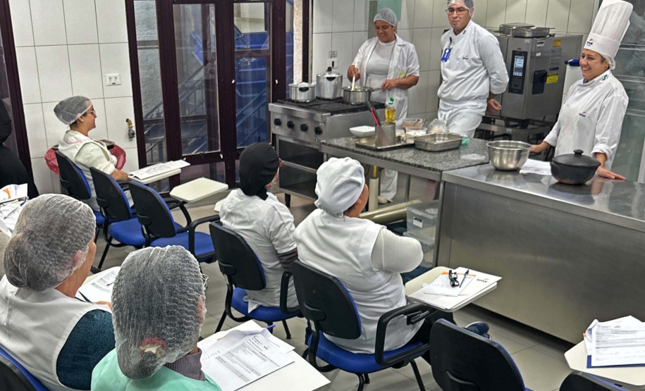 Receita de sucesso: Governo do Paraná capacita milhares de merendeiras em formação inédita