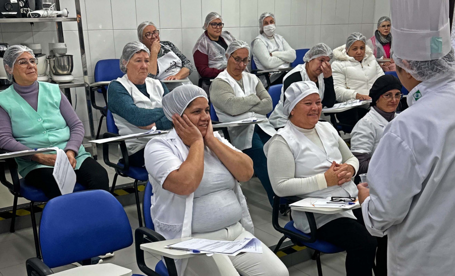 Receita de sucesso: Governo do Paraná capacita milhares de merendeiras em formação inédita