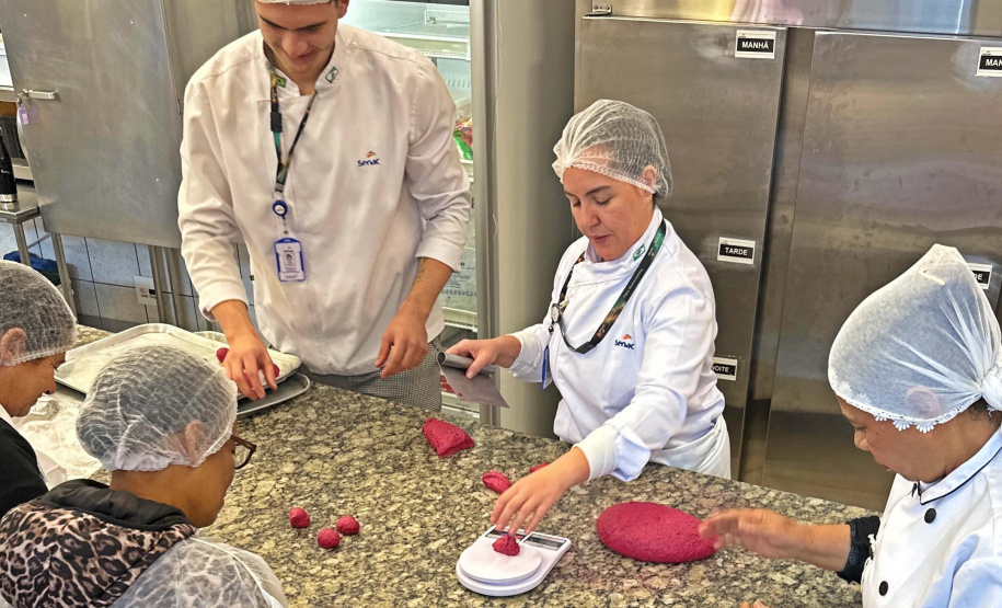 Receita de sucesso: Governo do Paraná capacita milhares de merendeiras em formação inédita