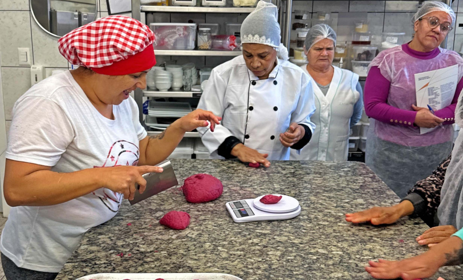 Receita de sucesso: Governo do Paraná capacita milhares de merendeiras em formação inédita