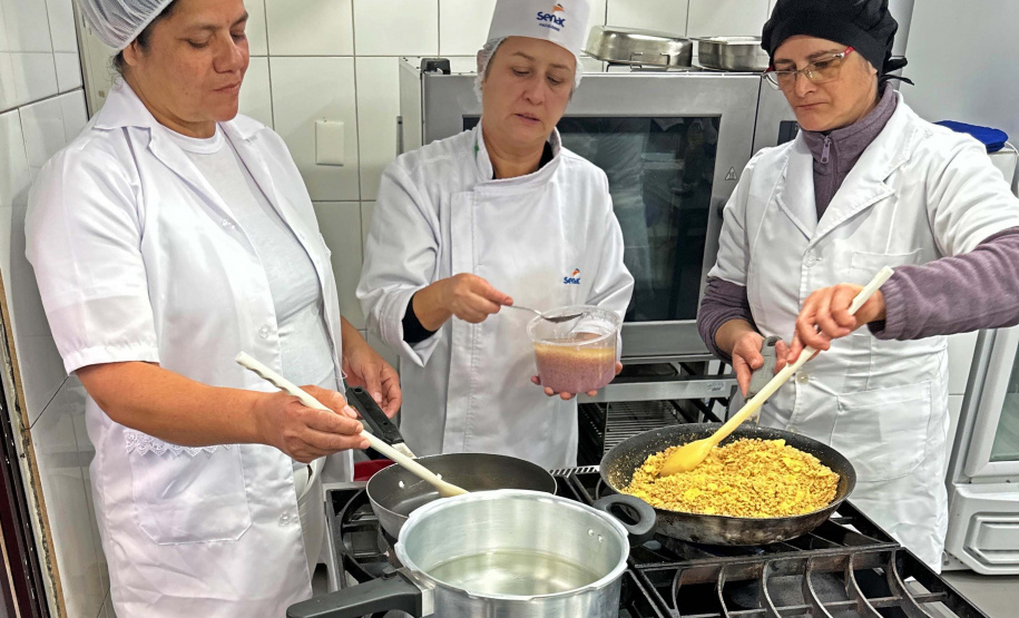 Receita de sucesso: Governo do Paraná capacita milhares de merendeiras em formação inédita