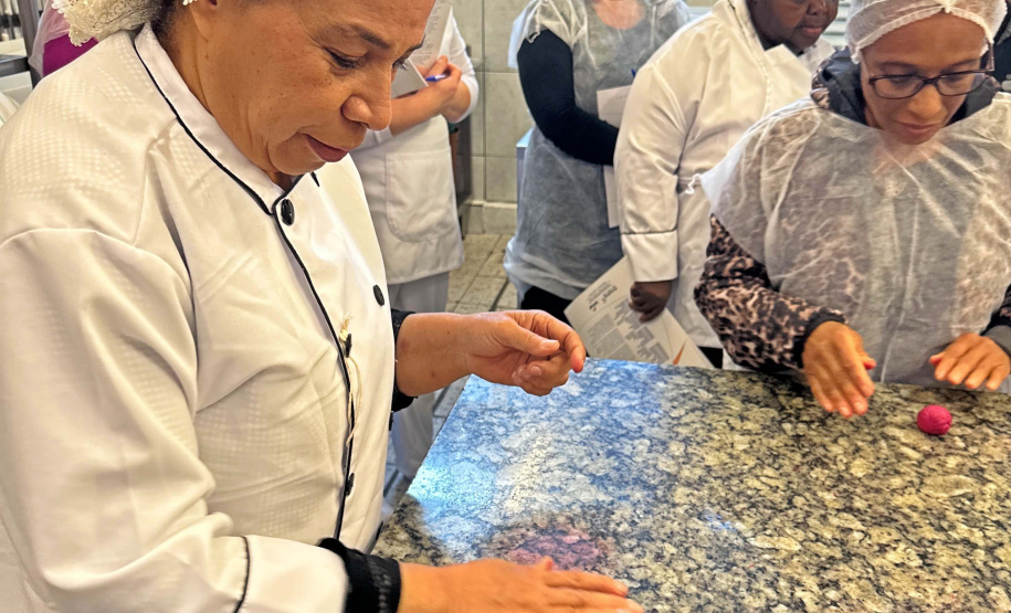 Receita de sucesso: Governo do Paraná capacita milhares de merendeiras em formação inédita