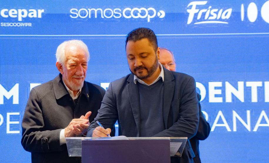 SEED - Paraná formaliza parceria para fortalecer cooperativas escolares em colégios agrícolas