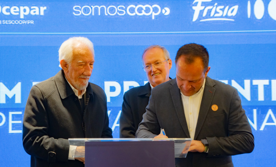 SEED - Paraná formaliza parceria para fortalecer cooperativas escolares em colégios agrícolas