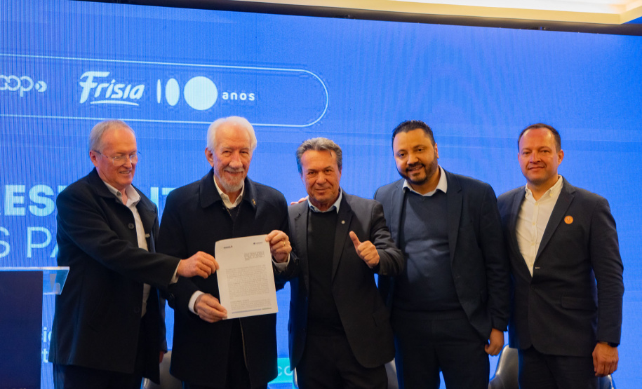 SEED - Paraná formaliza parceria para fortalecer cooperativas escolares em colégios agrícolas