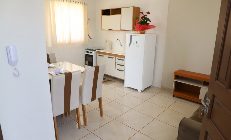 Com piscina e mobília, Ratinho Junior inaugura Condomínio do Idoso de Arapongas