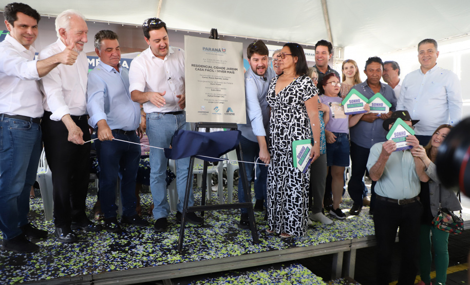 Com piscina e mobília, Ratinho Junior inaugura Condomínio do Idoso de Arapongas