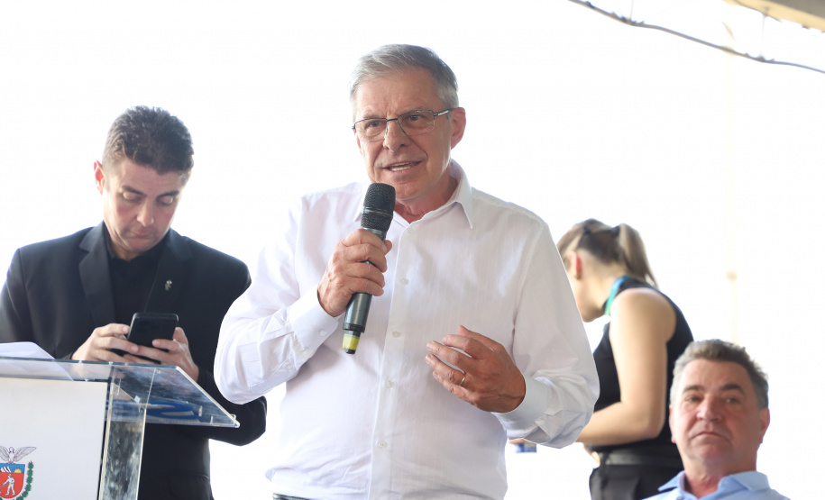 Com piscina e mobília, Ratinho Junior inaugura Condomínio do Idoso de Arapongas