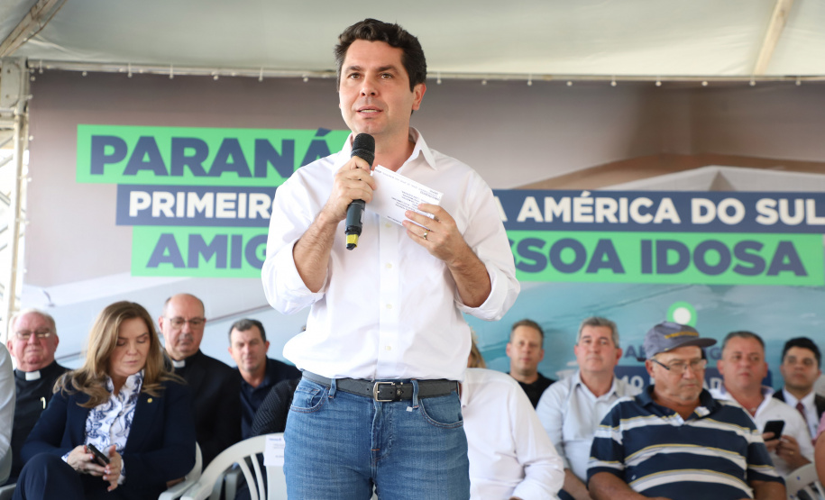 Com piscina e mobília, Ratinho Junior inaugura Condomínio do Idoso de Arapongas