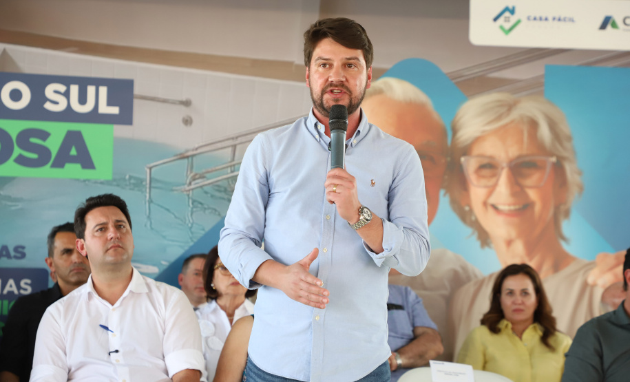 Com piscina e mobília, Ratinho Junior inaugura Condomínio do Idoso de Arapongas