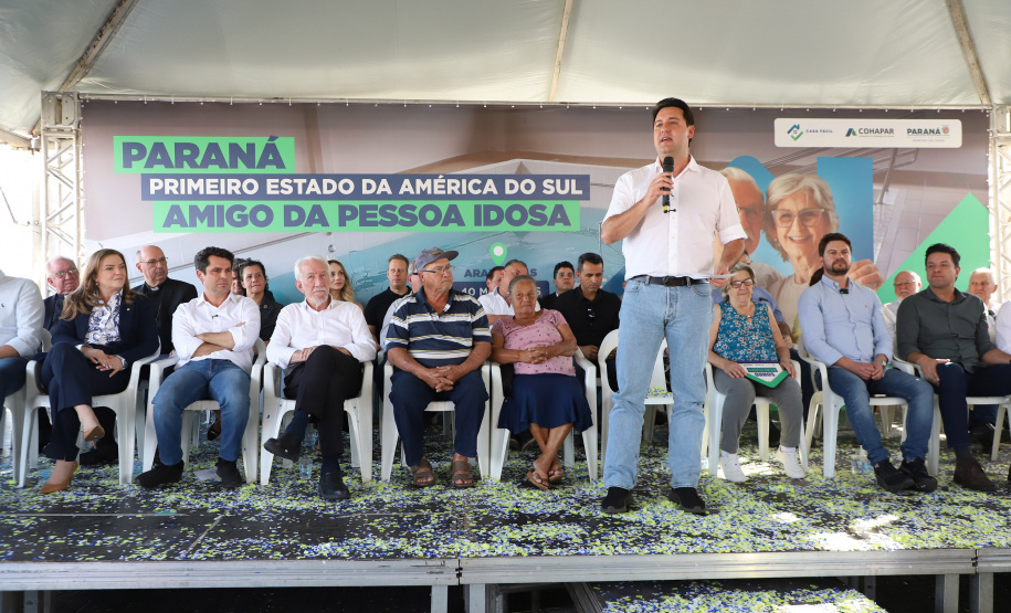 Com piscina e mobília, Ratinho Junior inaugura Condomínio do Idoso de Arapongas